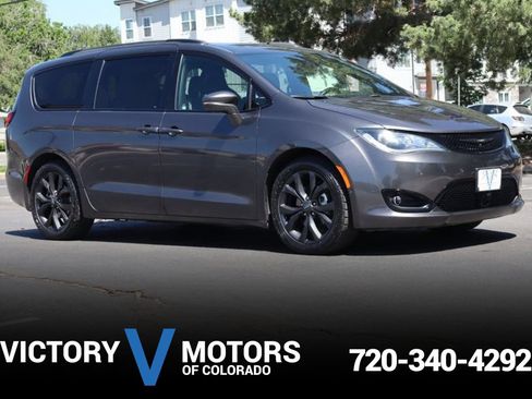 Used 2019 Chrysler Pacifica Limited w/ Advanced Safetytec Group FWD image 1