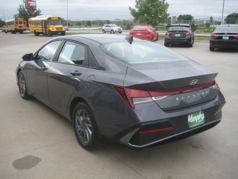 Used 2024 Hyundai Elantra SEL FWD image 5