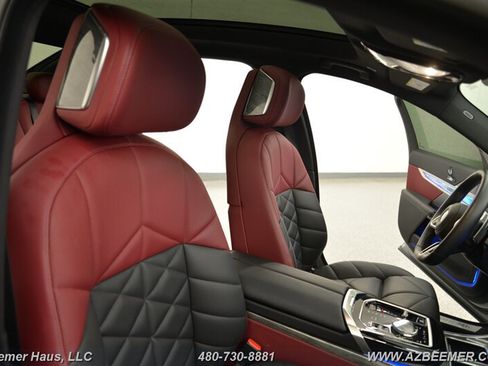 Used 2024 BMW 740i w/ M Sport Professional Package image 19