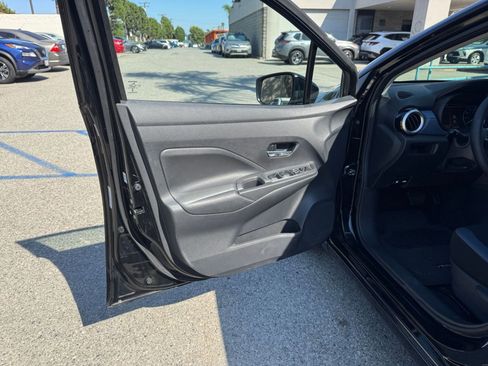 Used 2025 Nissan Versa SV FWD image 18