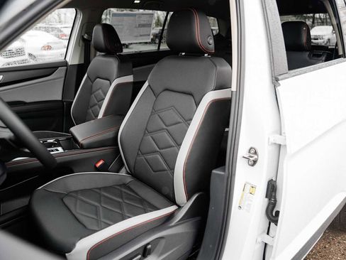 New 2026 Volkswagen Atlas Peak Edition image 4