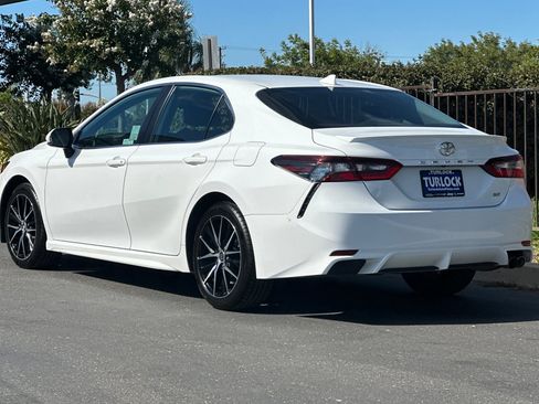 Used 2023 Toyota Camry SE image 6