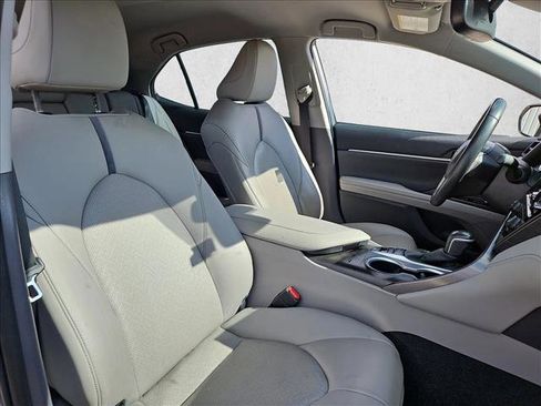 Used 2024 Toyota Camry XLE FWD image 21