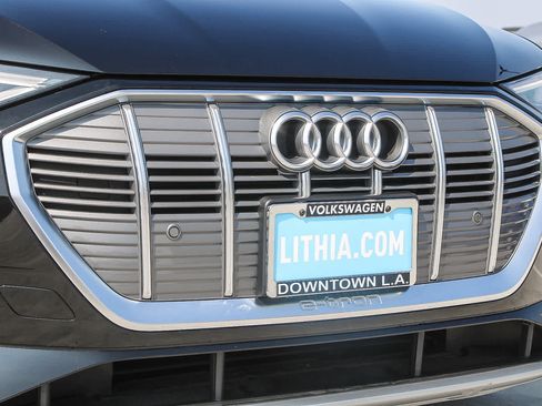 Used 2022 Audi e-tron Premium image 5