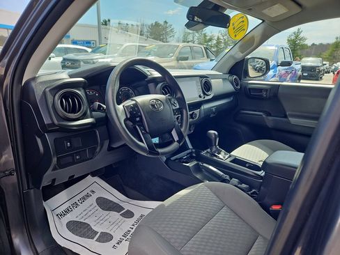 Used 2022 Toyota Tacoma SR AWD/4WD image 11