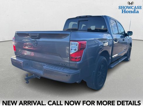 Used 2019 Nissan Titan SV w/ SV Convenience Package image 5