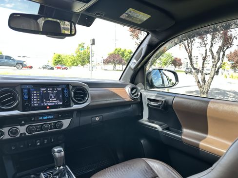 Used 2019 Toyota Tacoma Limited AWD/4WD image 31