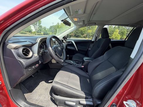 Used 2015 Toyota RAV4 XLE FWD image 9