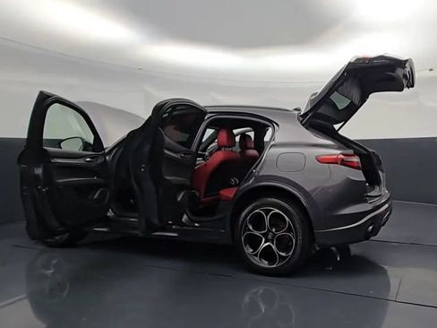 Used 2023 Alfa Romeo Stelvio Veloce AWD/4WD image 18