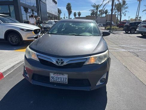 Used 2012 Toyota Camry XLE w/ Leather Pkg image 2