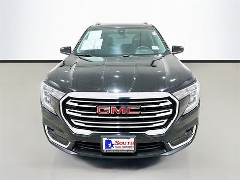 Used 2023 GMC Terrain SLT image 2