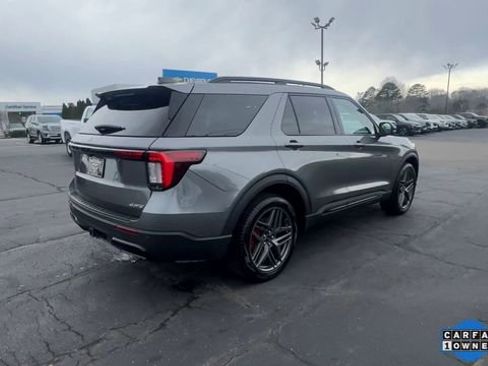Used 2025 Ford Explorer ST-Line w/ ST-Line Street Pack image 8