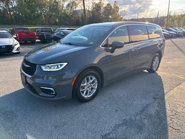 Used 2023 Chrysler Pacifica Touring-L FWD image 32