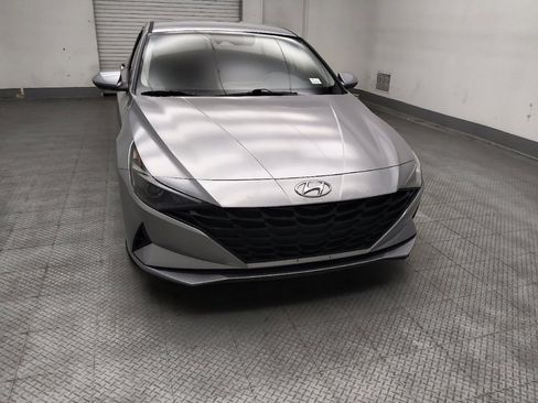 Used 2022 Hyundai Elantra SE FWD image 14