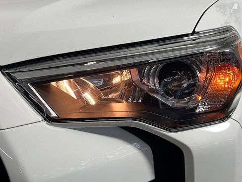 Used 2022 Toyota 4Runner SR5 AWD/4WD image 12