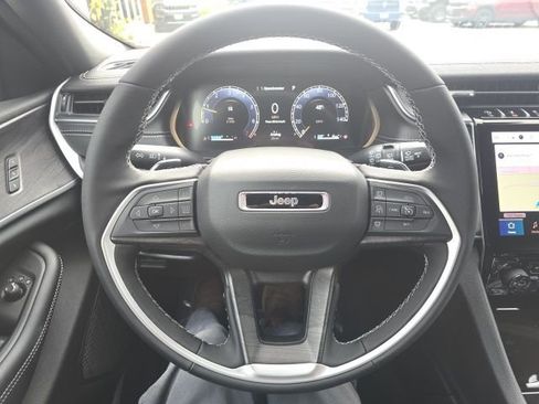 New 2025 Jeep Grand Cherokee Limited image 15