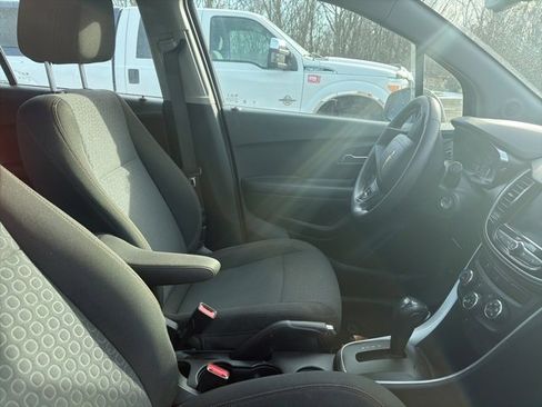 Used 2020 Chevrolet Trax LS image 4