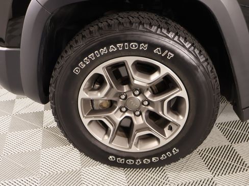 Used 2020 Jeep Cherokee Trailhawk w/ Cold Weather Group image 18