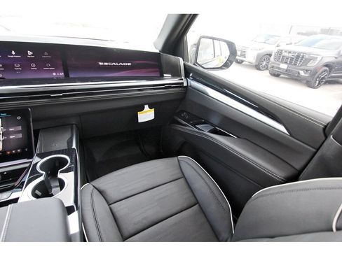 New 2026 Cadillac Escalade ESV Sport w/ Touring Package AWD/4WD image 10