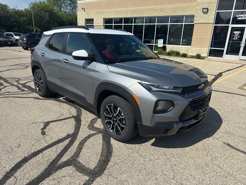 Used 2023 Chevrolet TrailBlazer ACTIV w/ Sun and Liftgate Package AWD/4WD image 3