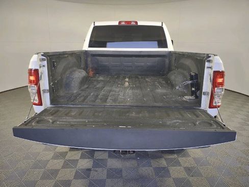 Used 2024 RAM 2500 Tradesman w/ Chrome Appearance Group AWD/4WD image 9