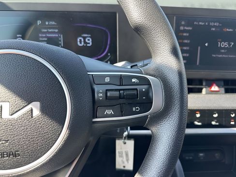 Used 2025 Kia Sportage LX image 14