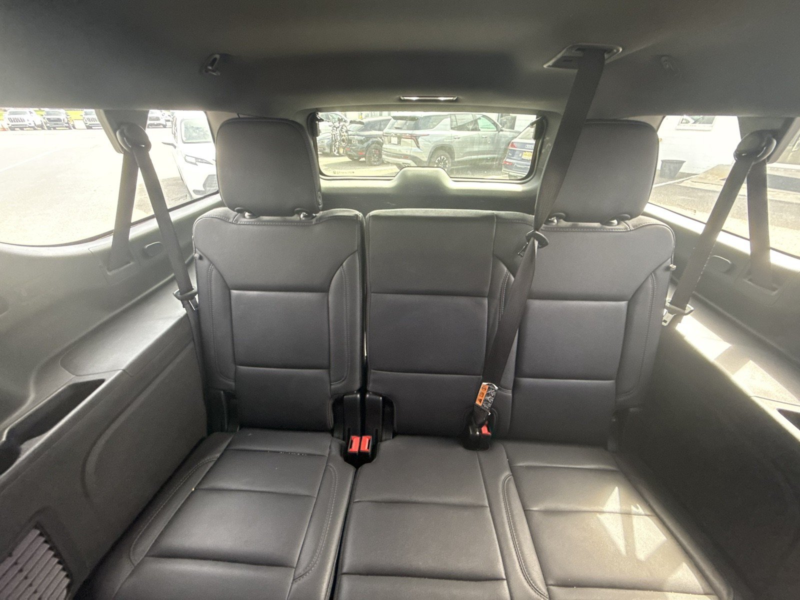 Used 2025 Chevrolet Suburban Z71 AWD/4WD image 28