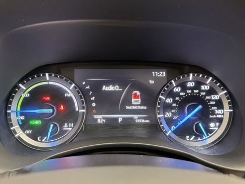 Used 2021 Toyota Highlander XLE AWD/4WD image 18