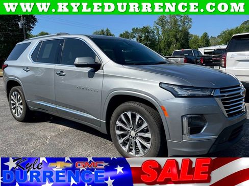 Used 2023 Chevrolet Traverse Premier w/ LPO, Floor Liner Package FWD image 1