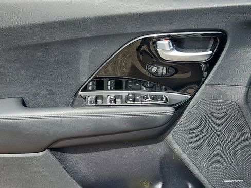 Used 2022 Kia Niro Touring Special Edition image 6