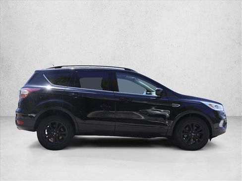 Used 2017 Ford Escape SE w/ Equipment Group 201A AWD/4WD image 4