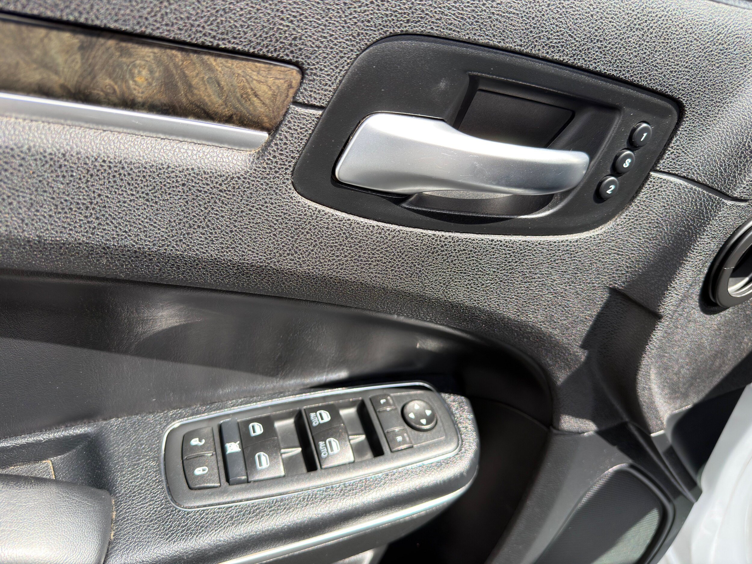 Used 2015 Chrysler 300 C w/ Harman/Kardon Audio Group RWD image 23