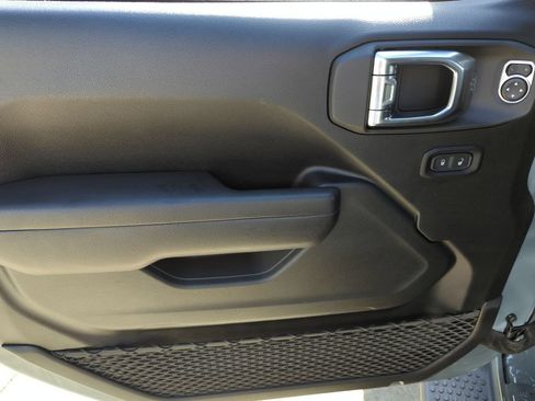 Used 2025 Jeep Wrangler Unlimited Sport AWD/4WD image 19