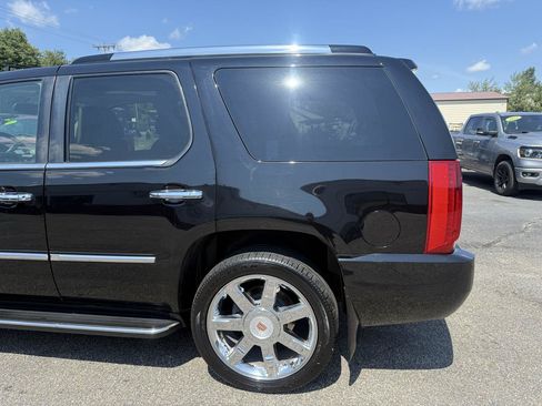 Used 2013 Cadillac Escalade Luxury AWD/4WD image 10