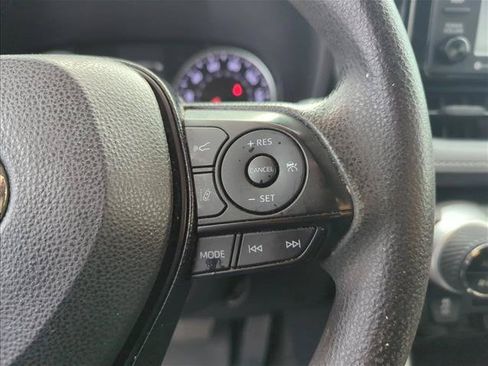 Used 2021 Toyota RAV4 XLE AWD/4WD image 14