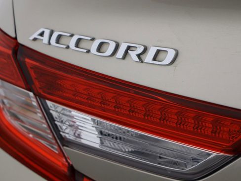 Used 2020 Honda Accord LX image 40