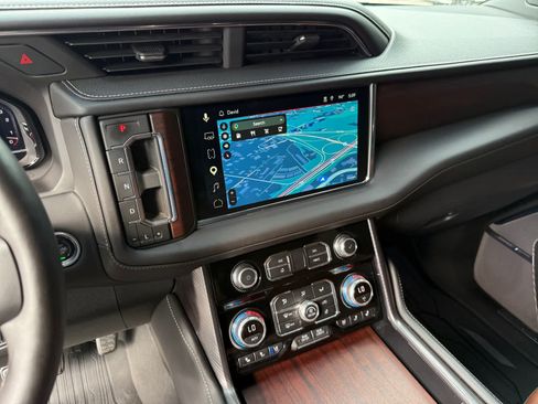Used 2023 GMC Yukon XL Denali Ultimate AWD/4WD image 17
