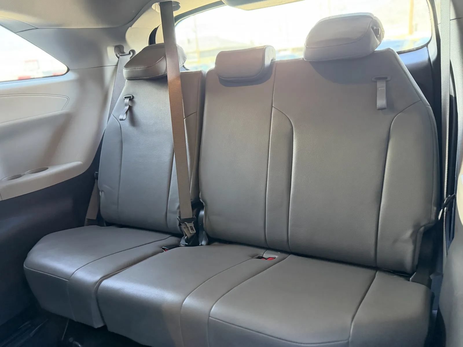 Used 2022 Toyota Sienna XLE FWD image 17