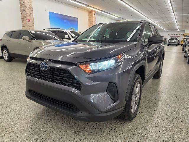 Used 2022 Toyota RAV4 LE AWD/4WD image 2