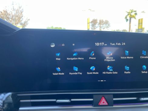 Used 2025 Hyundai Elantra Limited image 20