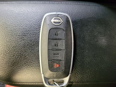 Used 2025 Nissan Versa SR FWD image 32