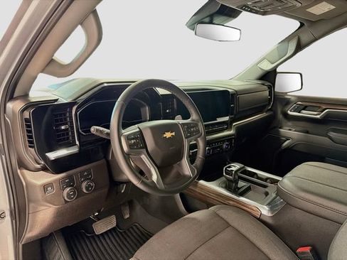 Certified 2025 Chevrolet Silverado 1500 LT w/ Convenience Package II AWD/4WD image 9