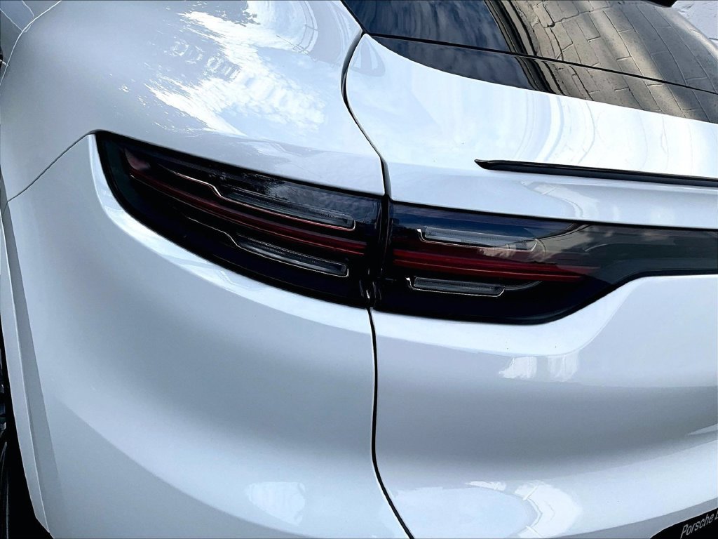 Certified 2023 Porsche Cayenne Coupe AWD/4WD image 31