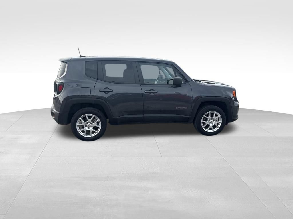 Used 2023 Jeep Renegade Latitude AWD/4WD image 8