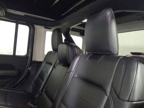 Used 2020 Jeep Wrangler Unlimited Sahara AWD/4WD image 10