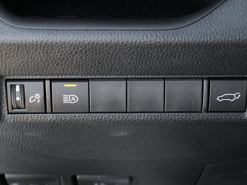 Used 2023 Toyota RAV4 XLE Premium image 19