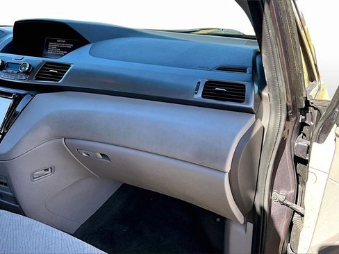 Used 2016 Honda Odyssey SE image 16
