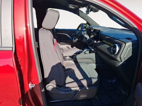 Used 2025 Chevrolet Colorado Z71 w/ Technology Package image 15