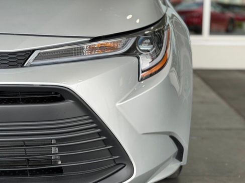Used 2026 Toyota Corolla LE FWD image 6