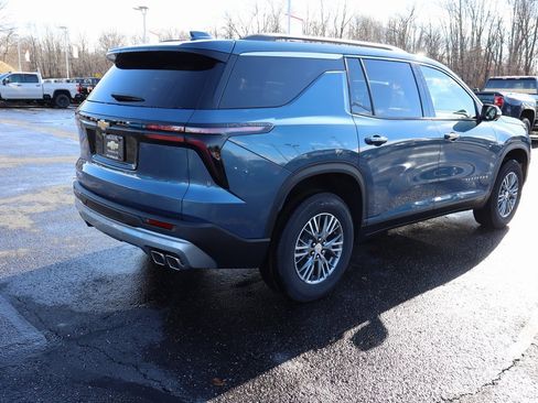 Used 2025 Chevrolet Traverse LT w/ Driver Confidence Package image 29